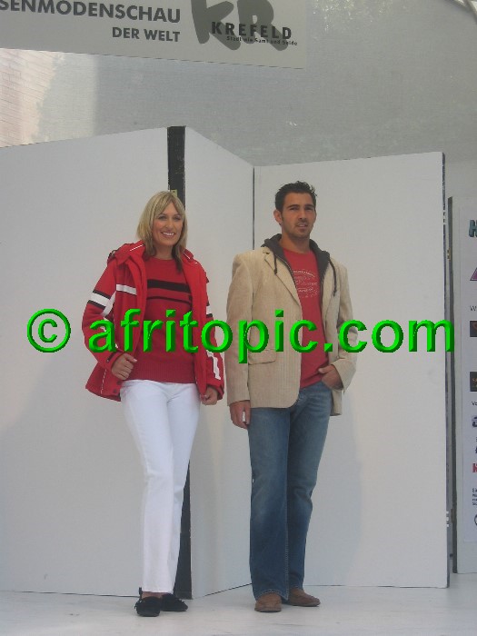 ../Images/Krefeld-Strssenmodenschau-2005 408.jpg